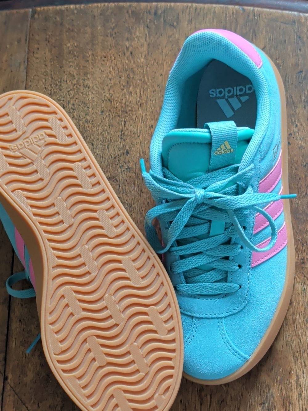 Adidas Women's Turquoise and Pink Suede Sneakers Size 6.5 - Picture 3 of 4